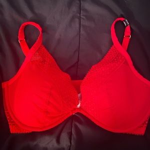NWT VICTORIA SECRET BRA